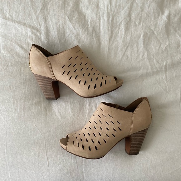 Clarks Shoes - Clark’s Heel Shoe